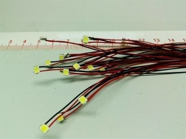 Componenti elettronici: LED SMD 3528 gelb, 2/12V verkabelt – Nuovo (secondo la descrizione) da Luzern venduto da Salefactory 3