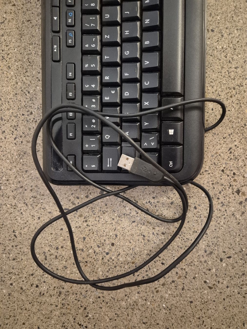 Microsoft Tastiere: Computertastatur mit Kabel – Usato da Luzern venduto da kat_6kt5 2