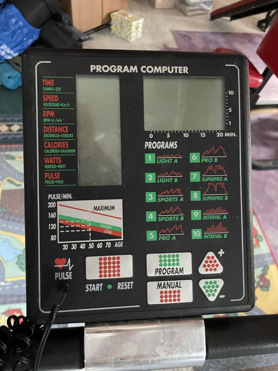 Hometrainer: Heimtrainer / Ergometer / Fitnessvelo – Usato da Füllinsdorf venduto da cat_sn9q 2