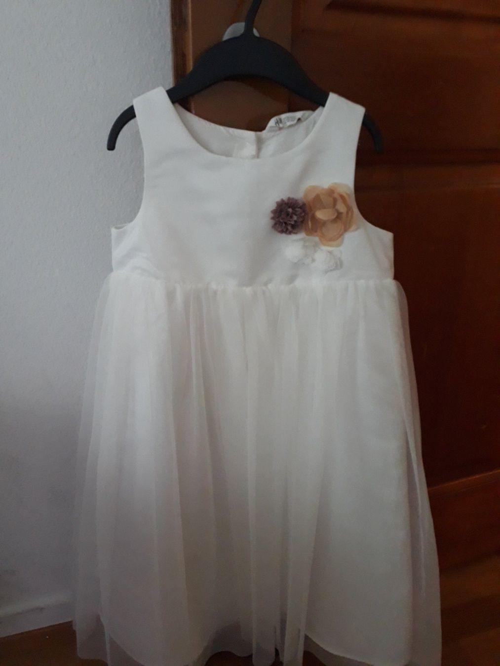 Kleider & Röcke: Süsses Festkleid mit Haarschleife gr.134 – Gebraucht aus Zürich von zhch15