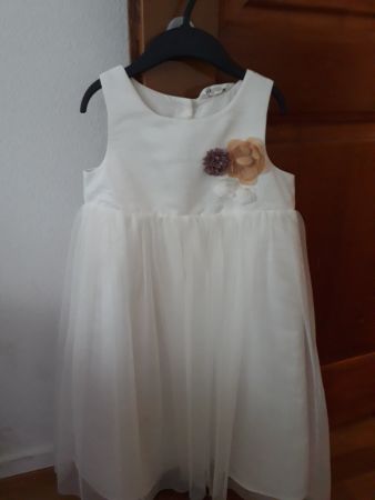 Süsses Festkleid mit Haarschleife gr.134