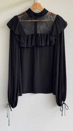 Seidenbluse von PINKO, schwarz mit Spitze