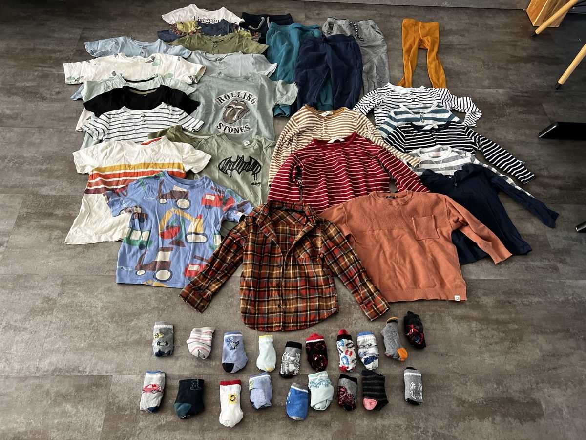 Lotti & Set di vestiti: 47-teiliges Packet in 110 – Usato da Witterswil venduto da pinkomania