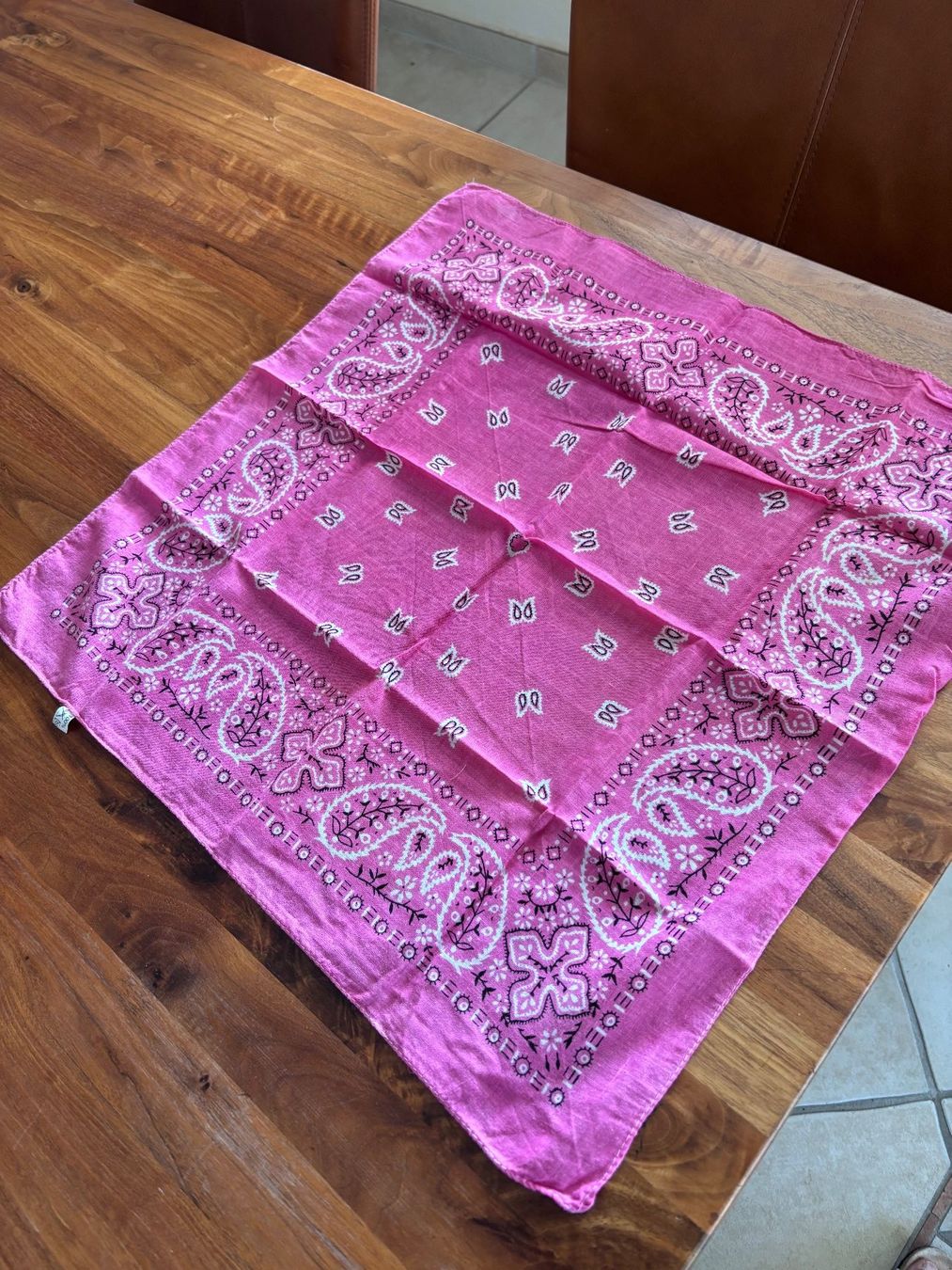 Foulards & écharpes: Glarnertüechli pink ca. 50x50 cm – D'occasion à Balsthal par Uroby