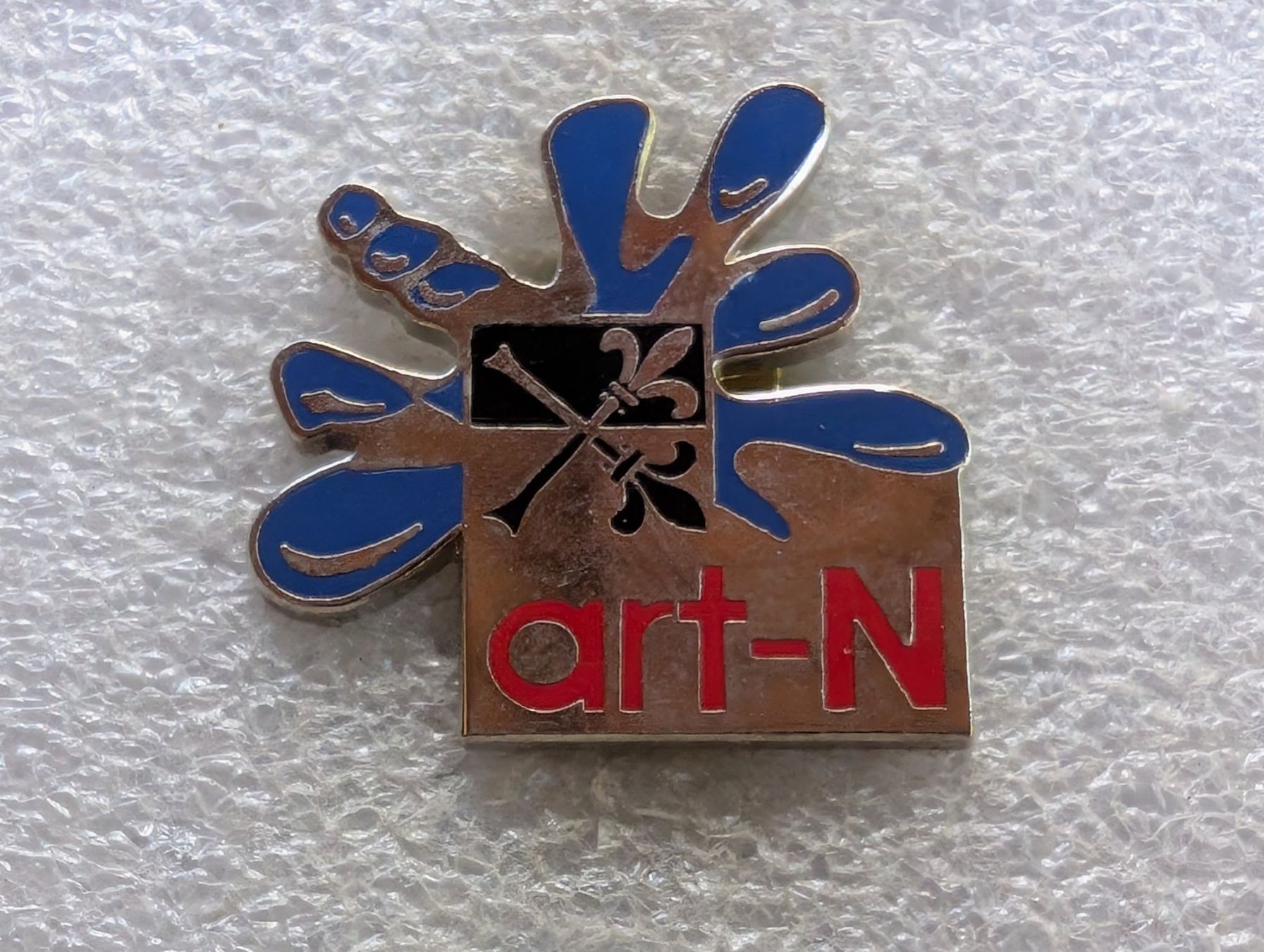 Plaketten & Abzeichen: Ansteckpin 47: art-N – Gebraucht aus Oppligen von Pin-Fall-Shop