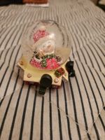 Weihnachtsmann-Schneekugel