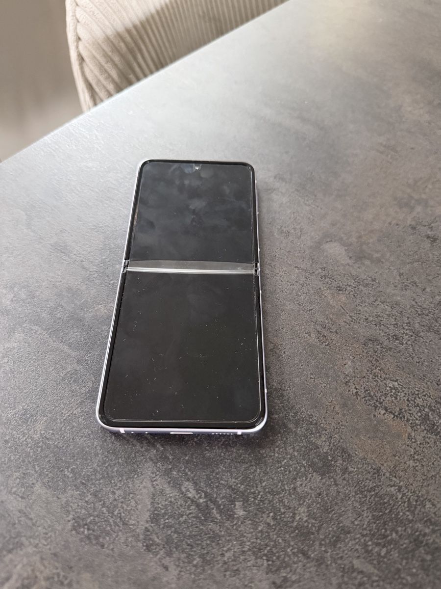 Samsung Telefoni cellulari / Smartphones: Galaxy Z Flip3 5G – Usato da Wettingen venduto da -fresch- 2