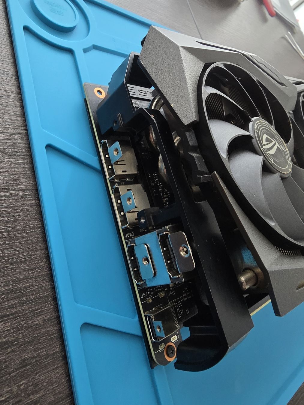Asus Schede grafiche: ASUS ROG Strix RTX 2070 SUPER 8GB – Usato da Zürich venduto da Lyaten 3
