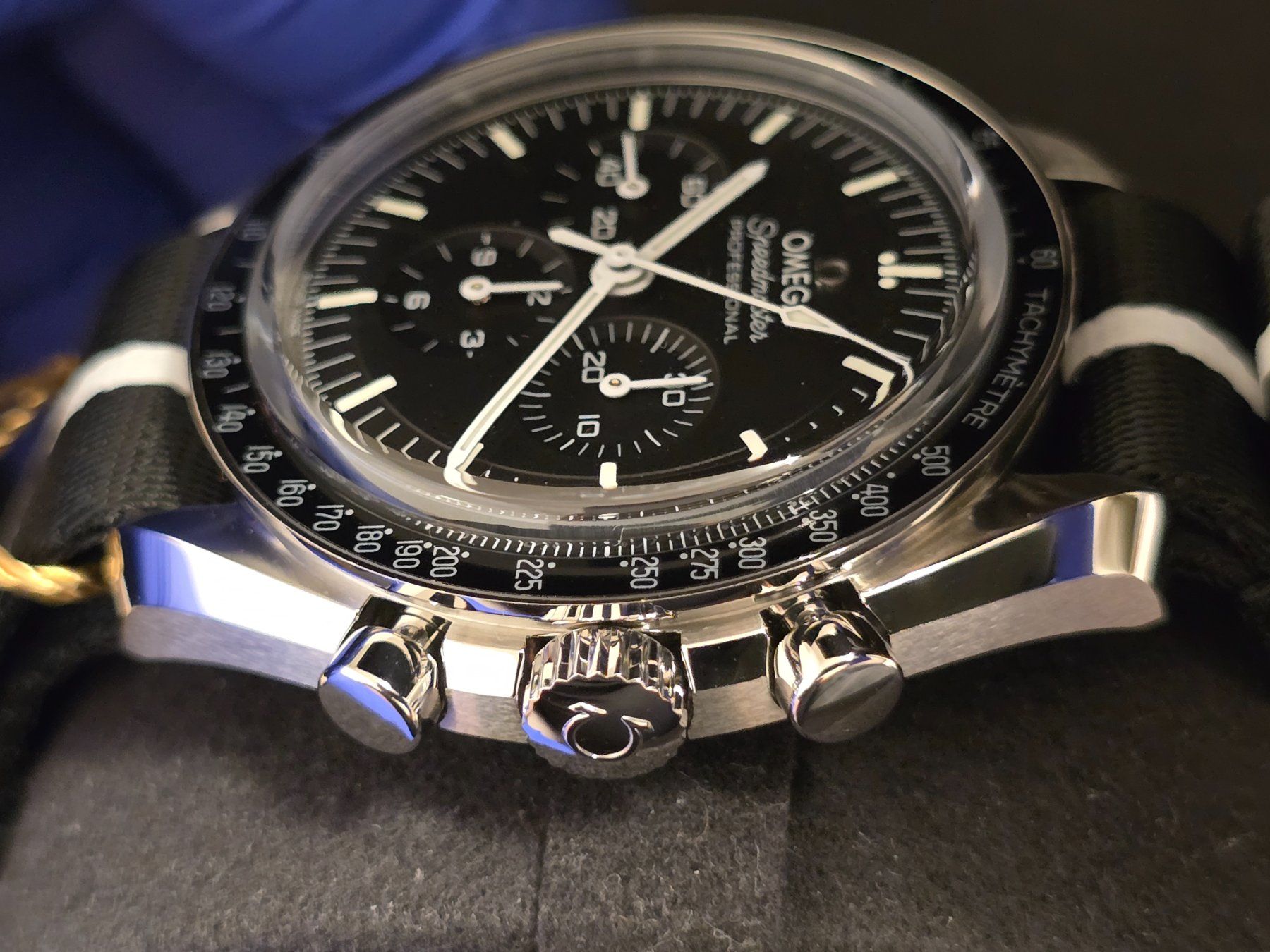 Omega Uhren: Omega Speedmaster Moonwatch Saphir Kaliber 3861 – Gebraucht aus Basel von Esmen 5