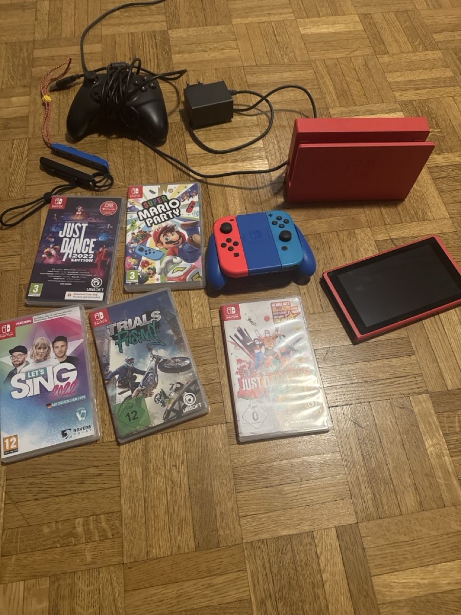 Nintendo Console: Nintendo Switch Bundle: Console, Games, and Accessories! – Usato da pfungen venduto da pearceni