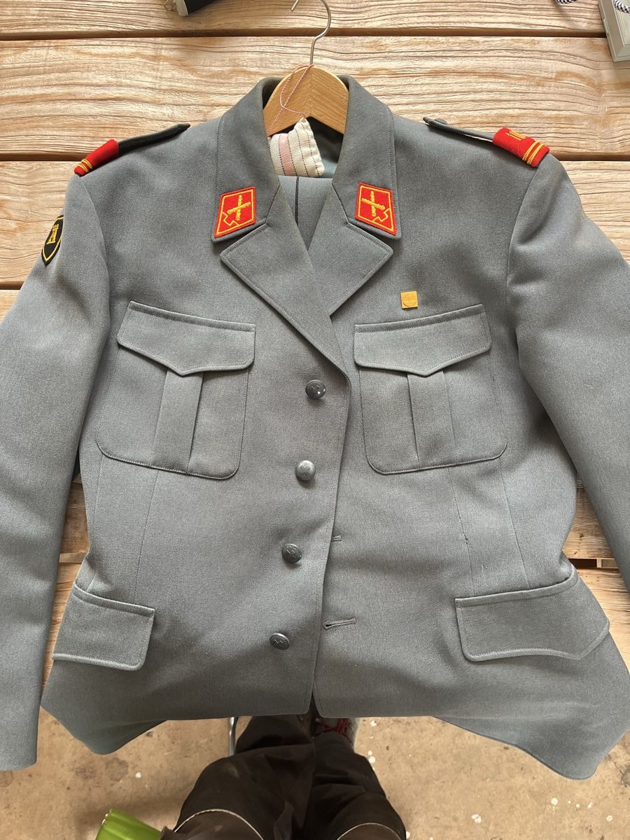 Schweizer Armee Uniformen: Militär Tenu  – Gebraucht aus Ermatingen von Scavini-s