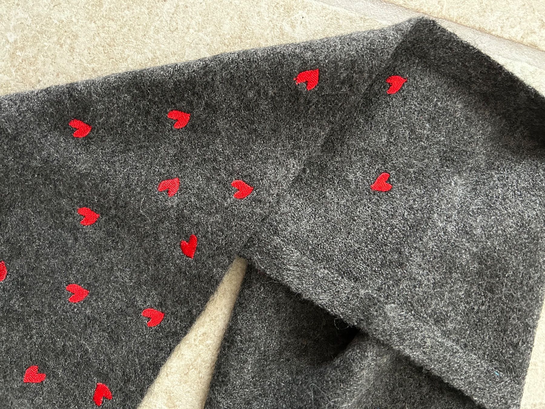 Foulard & Sciarpe: Nouvelle écharpe Zara à cœurs – Nuovo e nell'imballaggio originale da Courroux venduto da Yermakova 3
