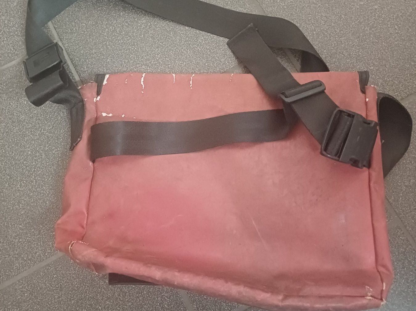 Freitag Sacs: Freitag Tasche, Rot/Weiss – D'occasion à Glarus par werkstatt-cafe 1