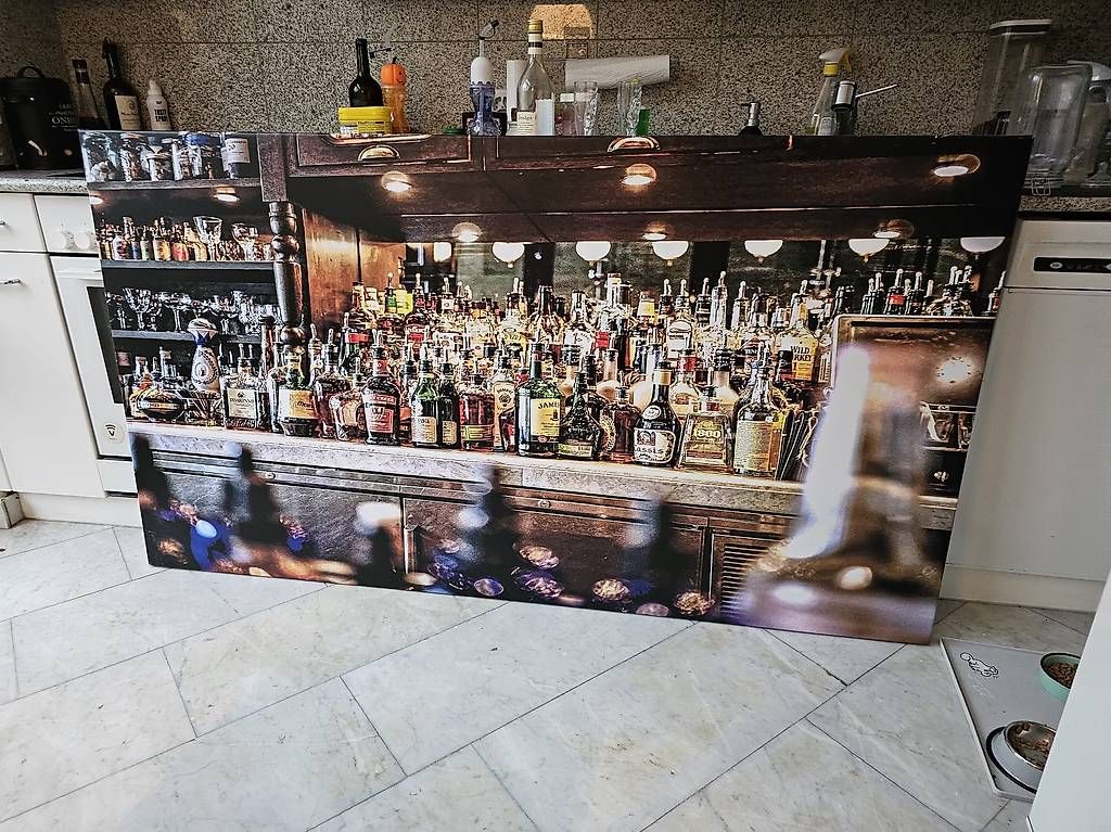 Foto & Immagini: Bild / Wandbild Bar – Usato da Allschwil venduto da Cookie_