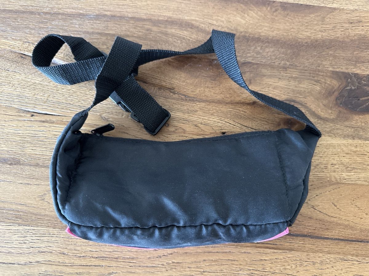 Nintendo Jeux: Nintendo Game Boy Tasche schwarz pink – D'occasion à Lenzburg par eyworld 2