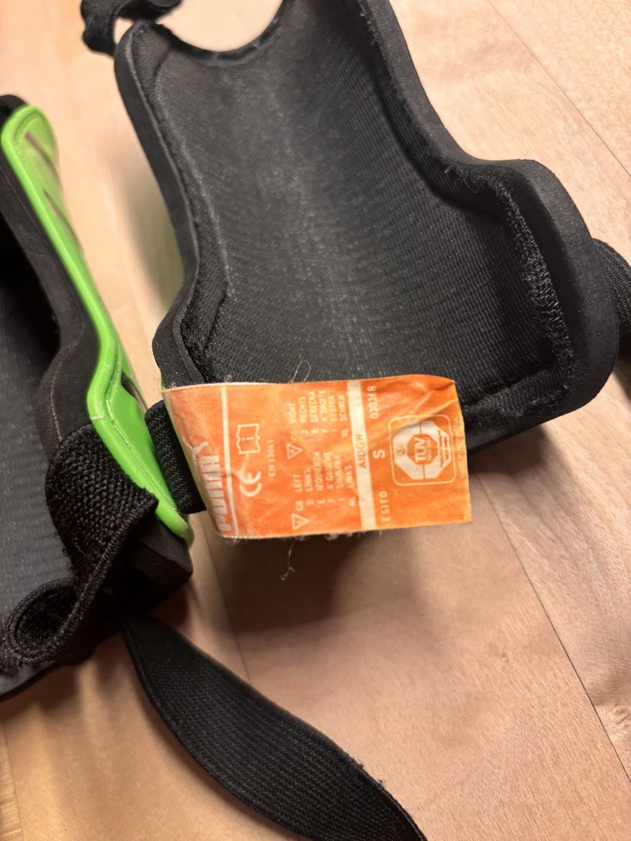 Puma Schutz & Schoner: Fussball Schienbeinschoner Puma Grösse S  – Gebraucht aus Masein von mosaba 2