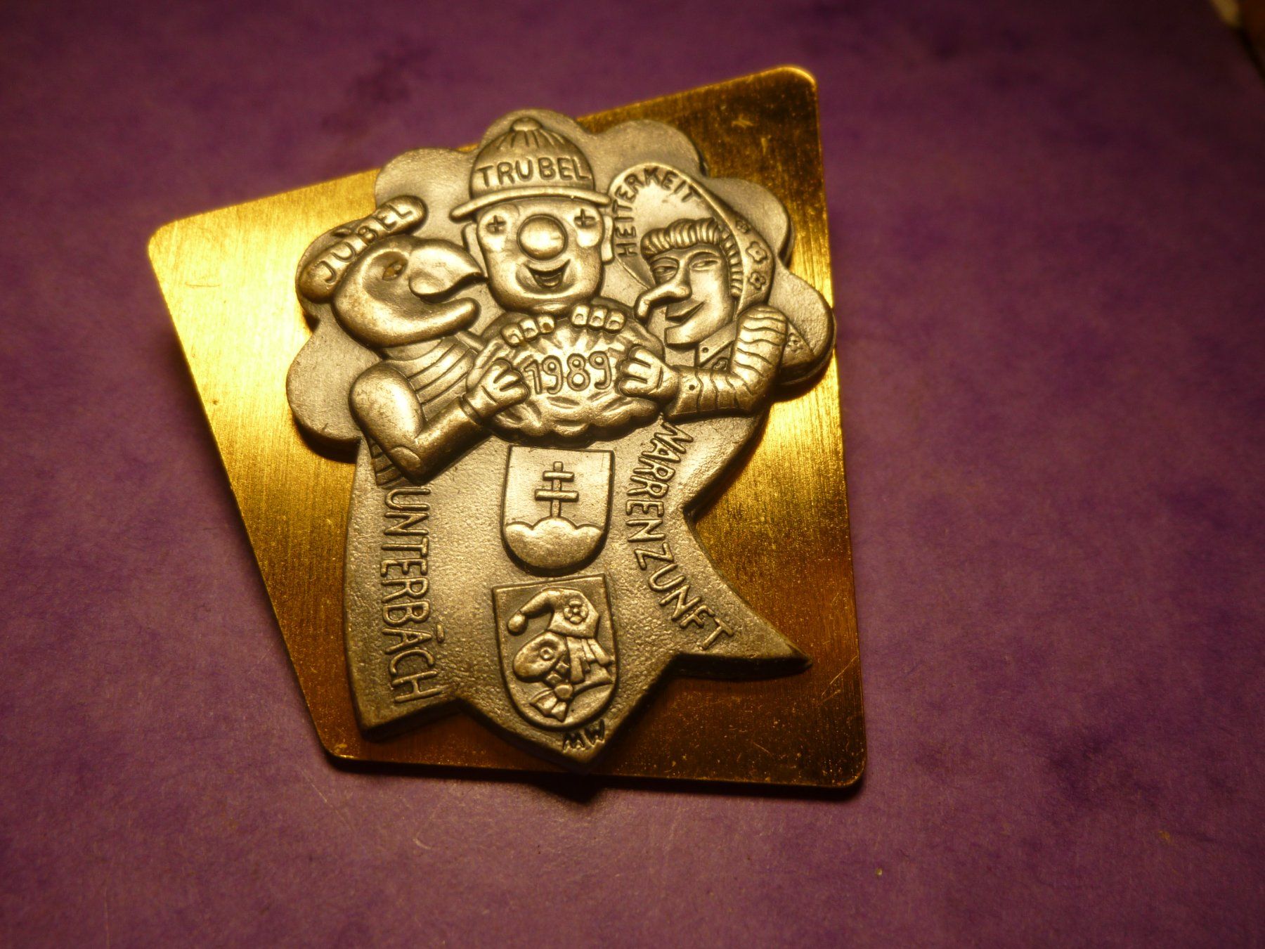 Placchette & Badge: UNTERBÄCH  1989 GOLD – Usato da Ried (Muotathal) venduto da Mandarin02