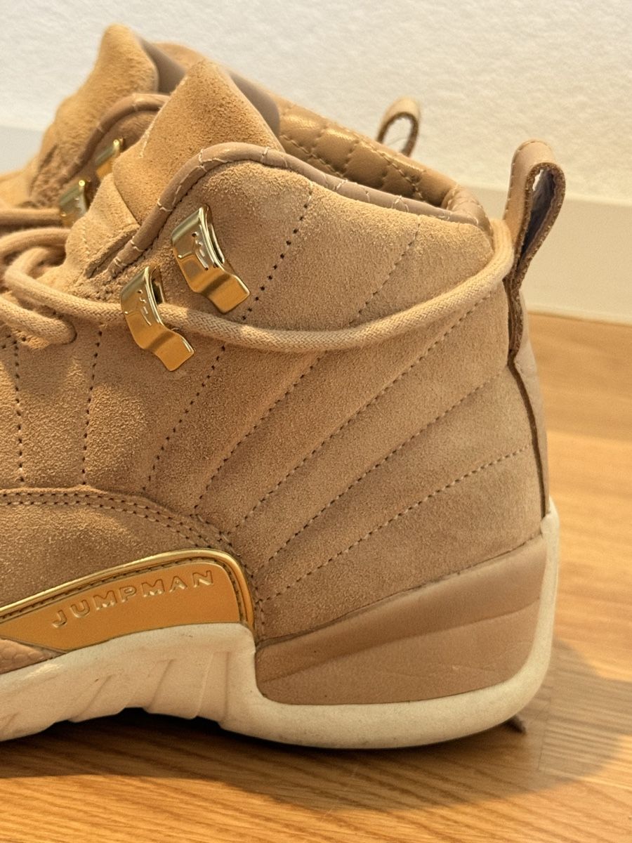 Jordan Scarpe da uomo: Jordan Air 12 Retro beige suede – Nuovo (secondo la descrizione) da Carrouge VD venduto da man_7hwm 1