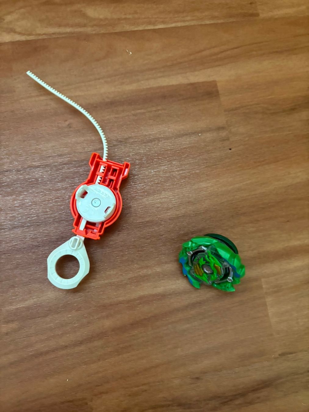 Spielzeuge: Original Hasbro Beyblade Burst Set – Kreisel + Launcher – Gebraucht aus Weinfelden von Automediator 2