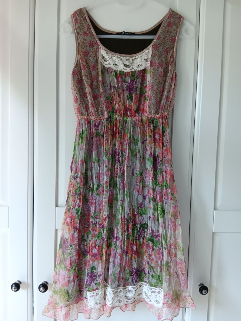 Kleider: SFIZIO Robe / Kleid taille / Grosse XS – Gebraucht aus Cossonay-ville von Super-Price-Quality