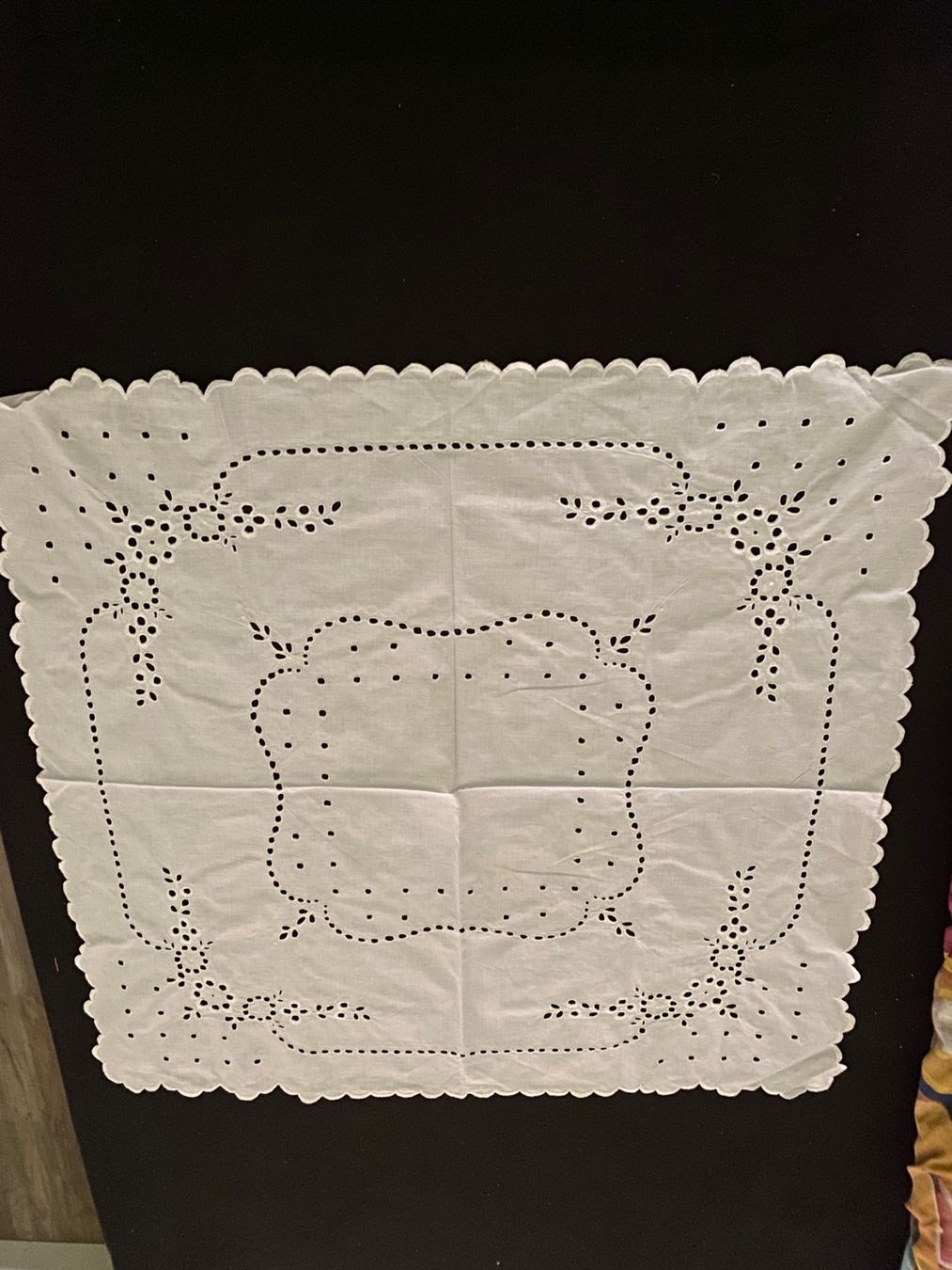 Sonstige Tischwäsche: Deckchen/Mitteldecke weiss  72x68cm – Gebraucht aus Allenwinden von Obalu