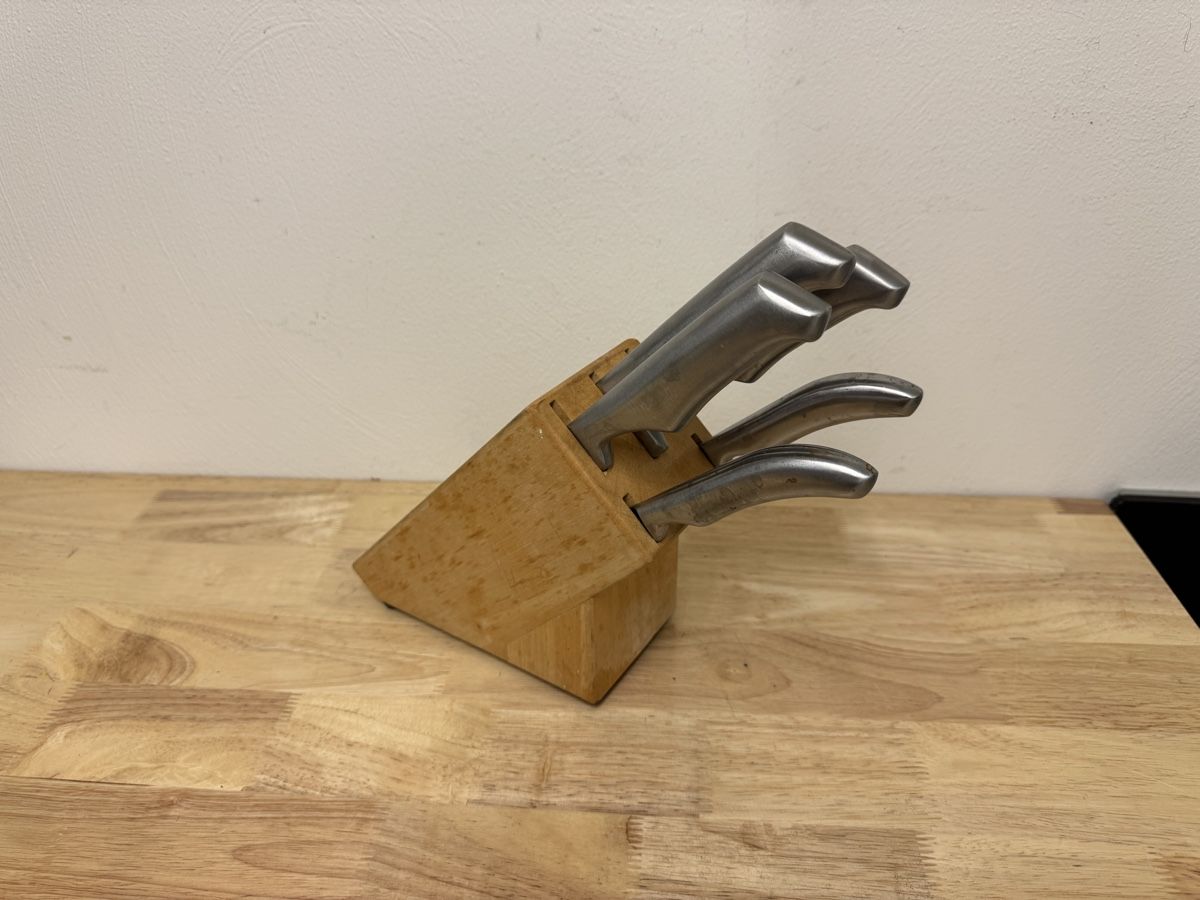 Coltelli: Messerblock Justinus 5 Messer rostfrei gebraucht – Usato da Birsfelden venduto da inf_l2yy 1