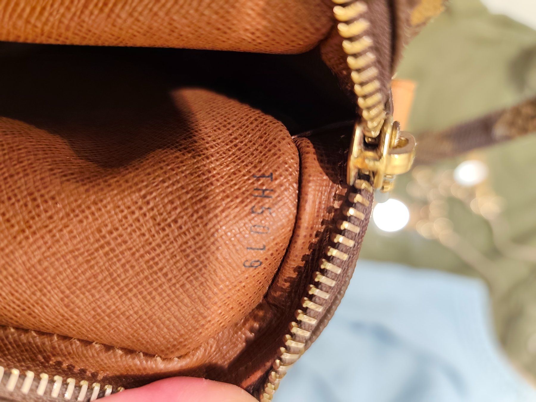 Louis Vuitton Altro in  Abbigliamento & Accessori: Louis Vuitton borsa tracolla vintage. – Nuovo (secondo la descrizione) da Coldrerio venduto da ivi_g8gb 5