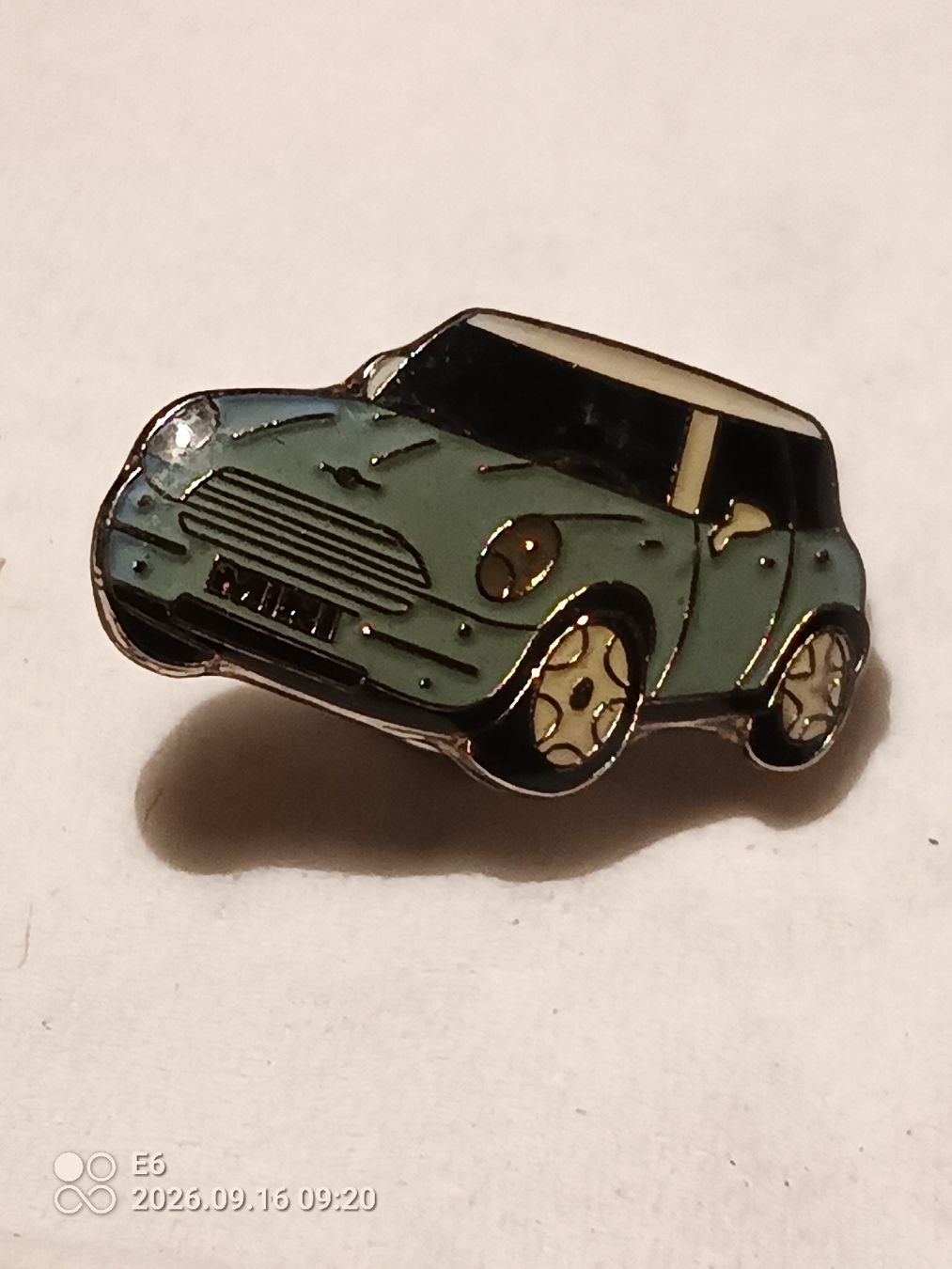 Mini Plaketten & Abzeichen: Pin Mini – Gebraucht aus Zürich von Mitzi6 1