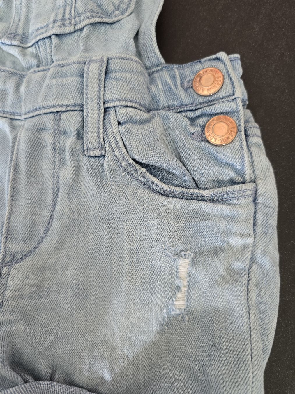 Pantaloni: Latzhose Denim hellblau Grösse 104-110 – Usato da Unterentfelden venduto da Panda-87 1