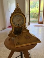 Tischuhr Zenith mit Blumenmuster und Pendel Goldfarben