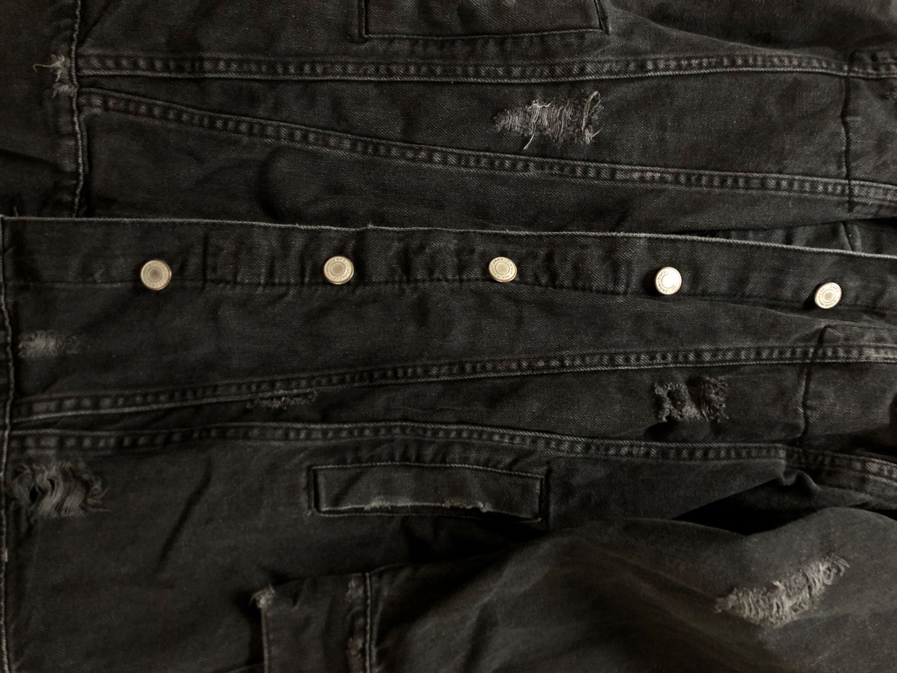 Zara Giacche: Veste en jean noir effet déchiré – Usato da Bulle venduto da sop_ct6x 6