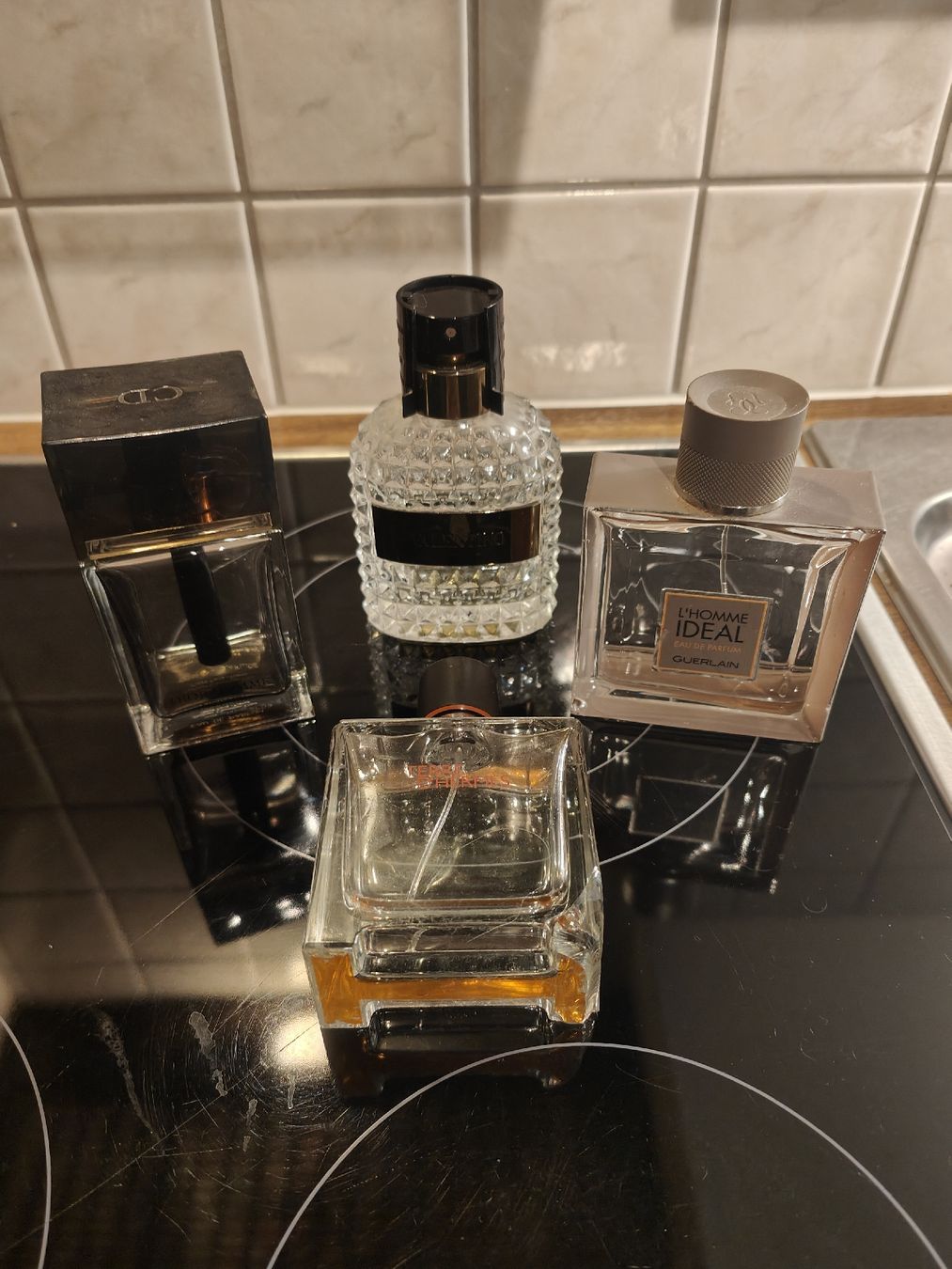 Flacons: 12 Parfum Flacons diverser Marken – Gebraucht aus Einsiedeln von RaphaelSimeon 1