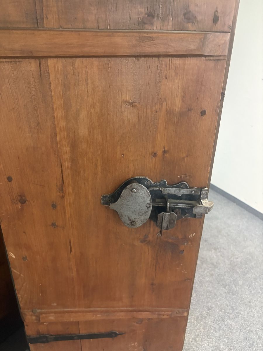 Armadi: Antiker Schrank  – Usato da Zürich venduto da Madison716 2