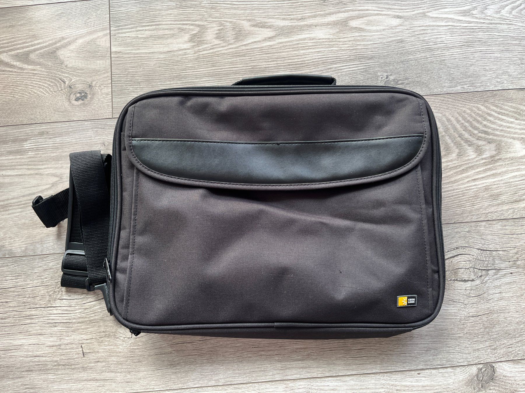 Borse: Sacoche noire Case Logic pour ordinateur portable CASE LOGIC – Nuovo (secondo la descrizione) da Seiry venduto da vanille08