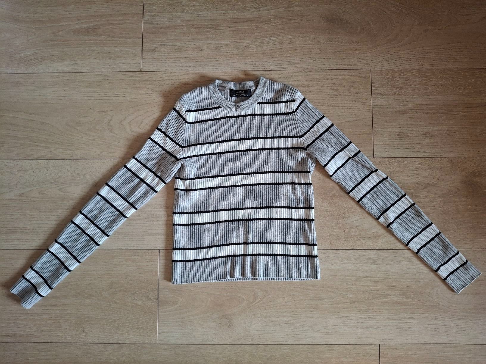 Bershka Tops: Haut rayé Bershka – D'occasion à Ecublens FR par kla_th5j