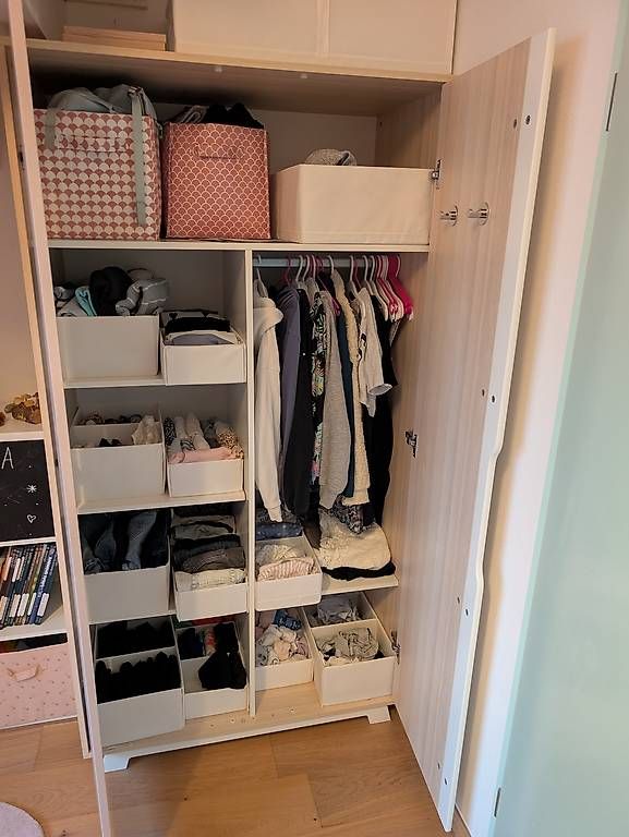 Armadi: Armoire + lit + table de nuit – Usato da St-Barthélemy VD venduto da juj_9lk7 2