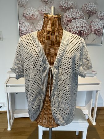 Strickjacke grau mit  Lochmuster, M/L