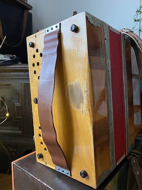 Strumenti musicali: Steirische Harmonika, reparaturbedürftig oder als Deko – Usato da Luzern venduto da fxz_qph5 3