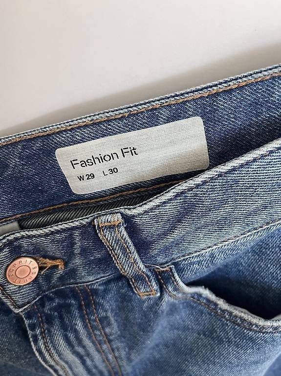 Jeans: Esprit Jeans – Gebraucht aus Dübendorf von Ezeani 1
