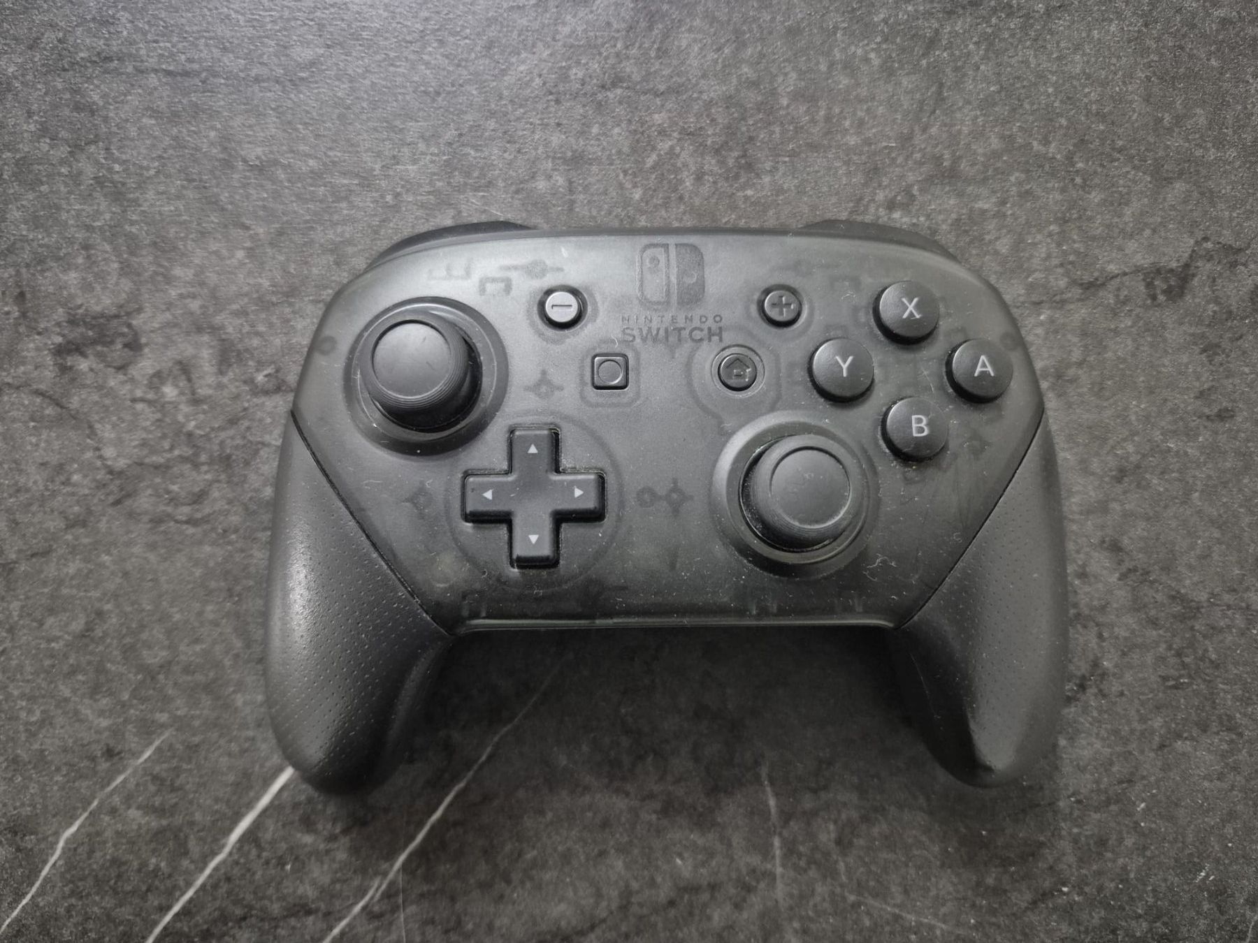 Nintendo Console: Nintendo Switch Pro Controller - Sehr gut erhalten – Usato da Krauchthal venduto da ws2_kyn8