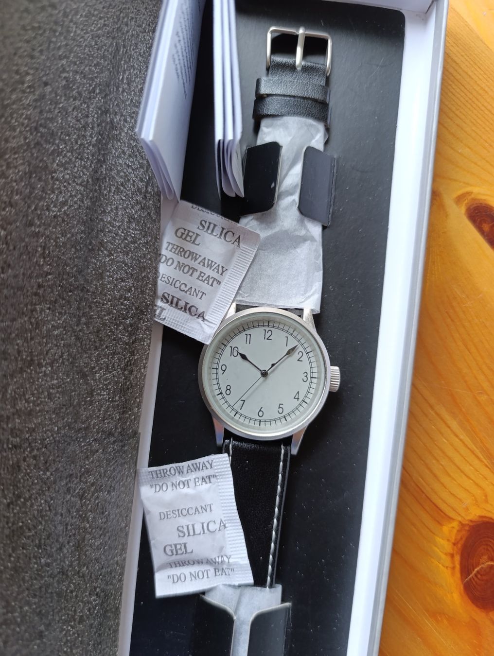 Orologi: 6 Montres Pilot Watch Collection – Nuovo e nell'imballaggio originale da Prangins venduto da Timband 4