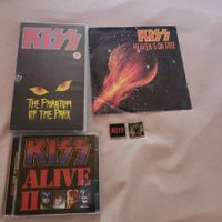 KISS Fan-Paket VHS CD Vinyl-Single Poster und zwei Pins