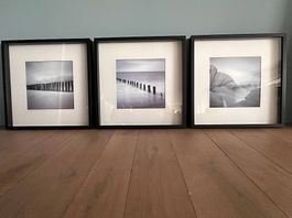 3 stilvolle Schwarz-Weiss-Bilder mit schwarzem Holzrahmen