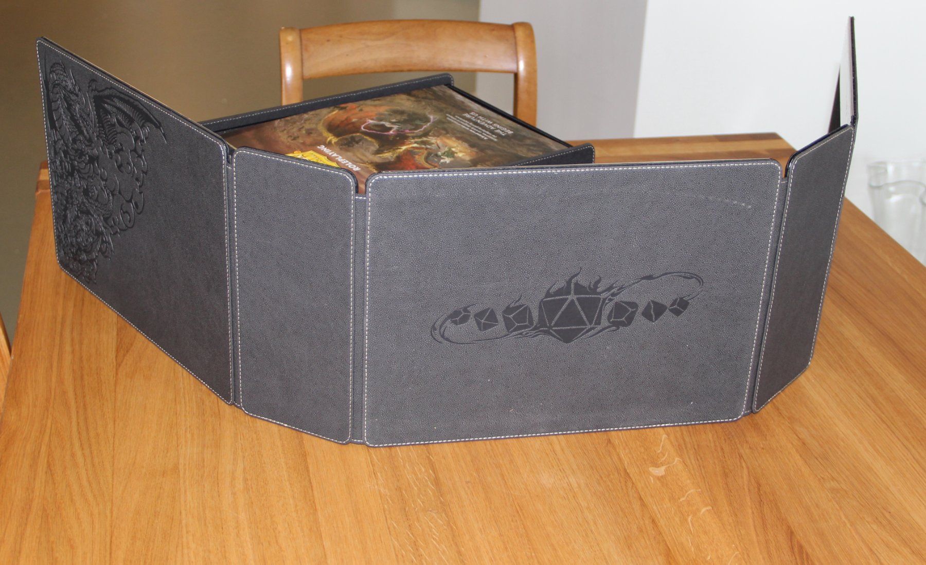 Spiele: D&D Game Master Companion Iron Grey Dragon Shield – Gebraucht aus Dübendorf von Baloo81 1