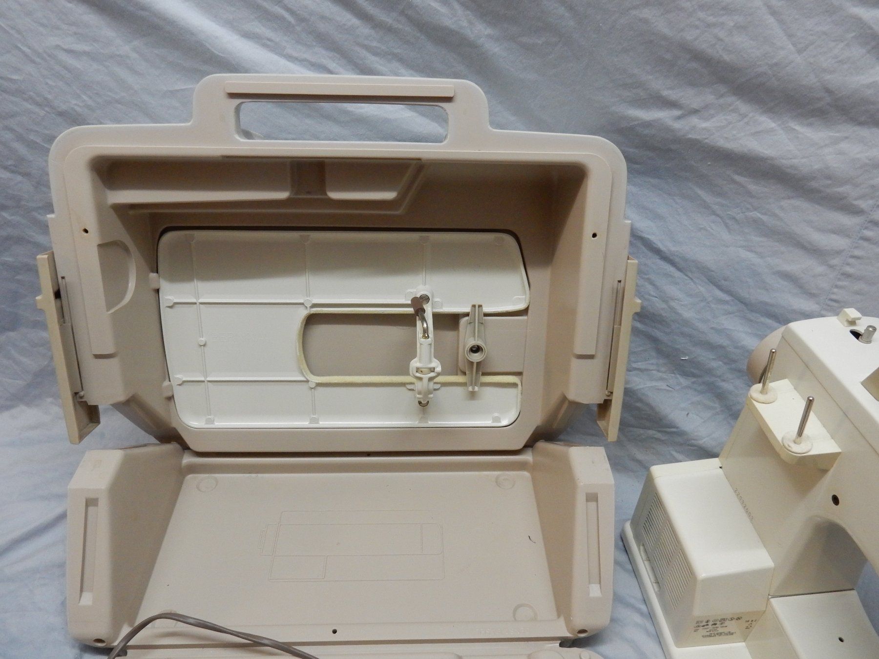 Bernina Macchine da cucire: Bernina 801    Top Neuwertig  25004 – Usato da Watt venduto da Mariposa49 7
