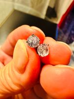 Silberne Ohrstecker mit Zirkonia, ein sehr schlichtes