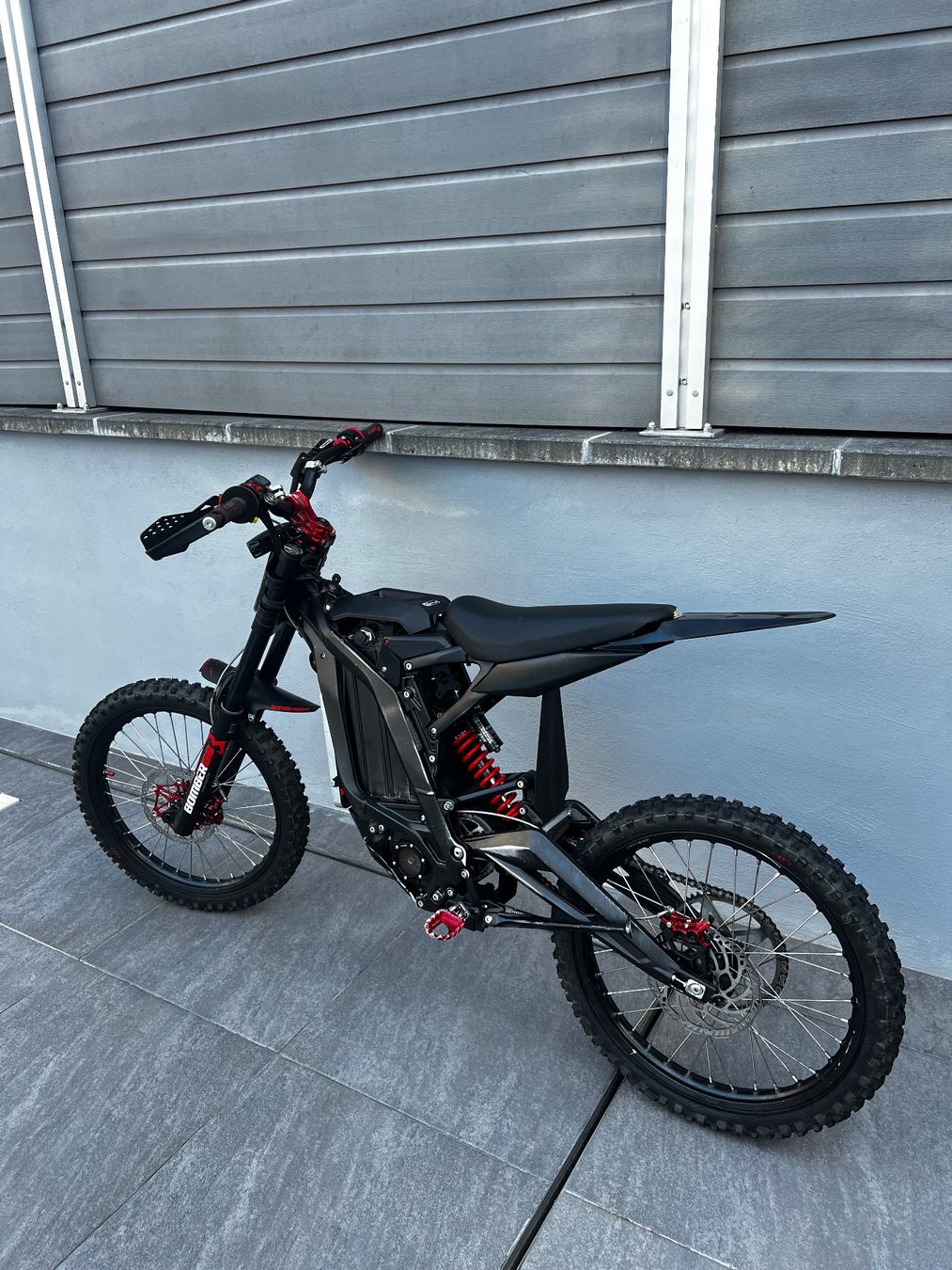 Sur-Ron Enduro: Surron Light bee modifier – Nuovo (secondo la descrizione) da Corsier GE venduto da lya_shf5 1