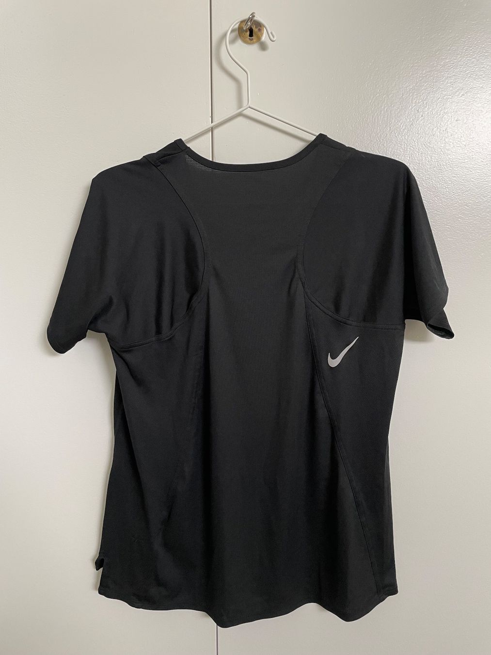 Nike T-Shirts: Sportshirt Nike Gr. M – Gebraucht aus Bern von ann_z7qj 1
