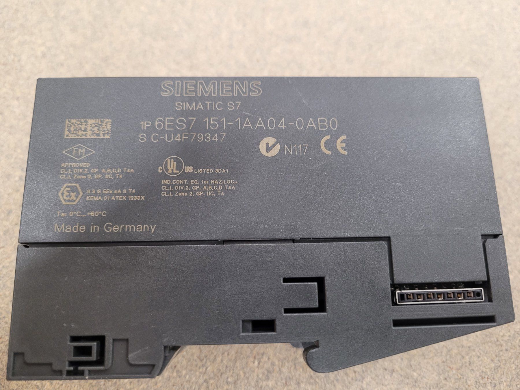 Siemens Componenti elettronici: Siemens SPS Profibus ET 200S / 6ES7 151-1AA04-0AB0 – Usato da Vitznau venduto da Night-Fire 3