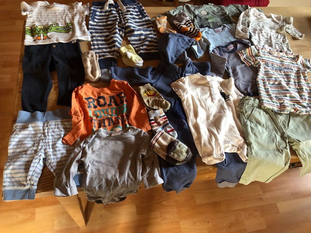 Ensembles coordonnés: 18-teiliges Knaben-Päkli Gr. 56-68 – D'occasion à Röschenz par Tashroal